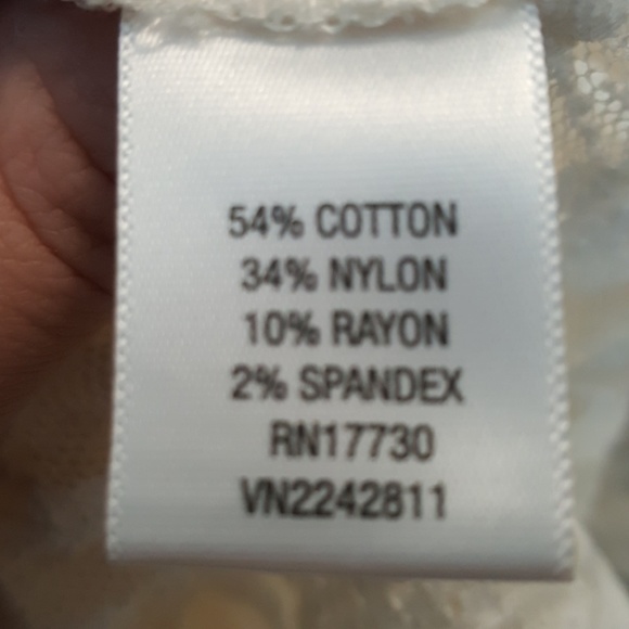 Cream colored lace back buttoned short sleeve top - Picture 5 of 5